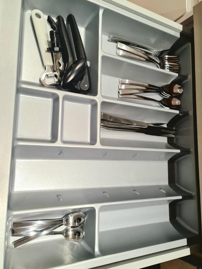 1-Bedroom Aprt In Salford- Freeparking- Sleeps3 Manchester Bagian luar foto